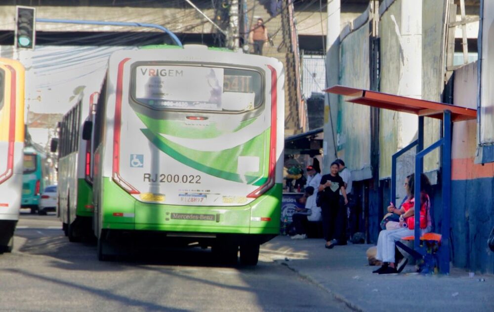 Nova Iguaçu ganha novos abrigos de ônibus em frente à Rodoviária