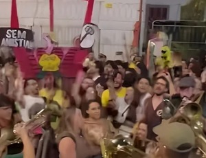CARNAVAL DA DEMOCRACIA: Povo festeja nas ruas vitória sobre o golpe