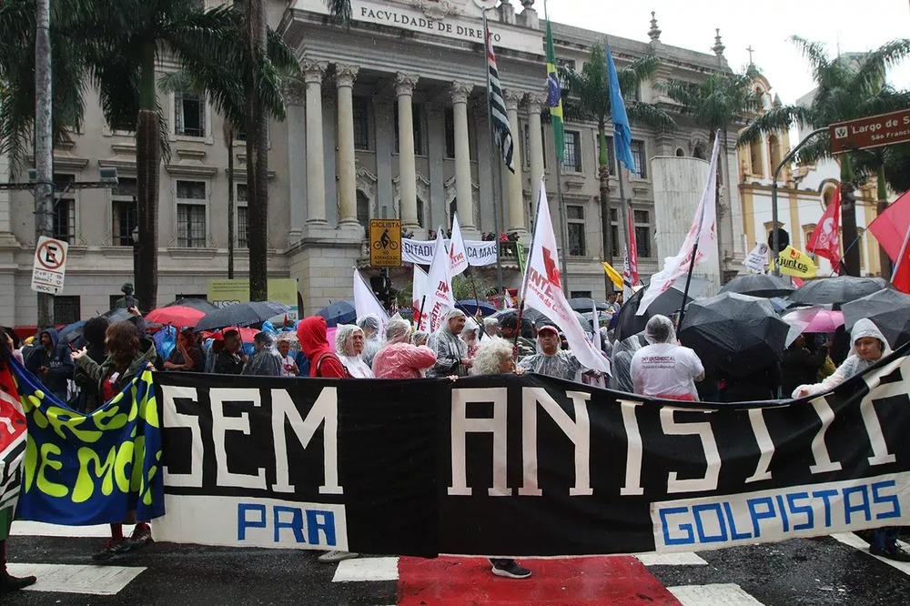 Anistia? Só com crachá em risco: governo ameaça demitir aliados pró-Bolsonaro