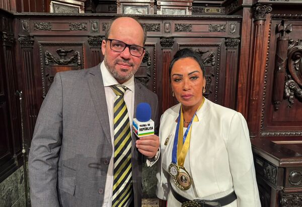 Neiva Taveira homenageia centenas de militares em cerimônia histórica no Palácio Tiradentes