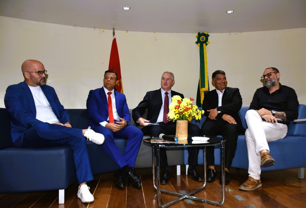 Júlio Souza representa a Baixada em encontro de empresários no Centro Cultural de Angola