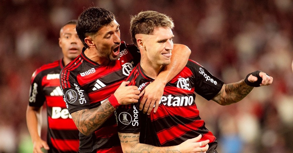 Flamengo amassa Estudiantes, árbitro atrapalha e duelo fica em aberto