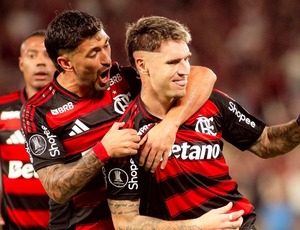 Flamengo amassa Estudiantes, árbitro atrapalha e duelo fica em aberto
