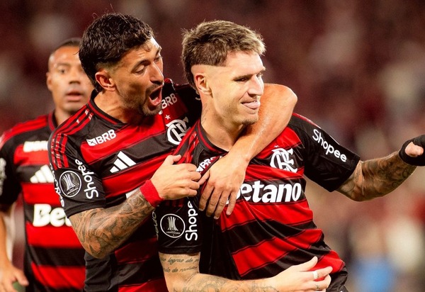 Flamengo amassa Estudiantes, árbitro atrapalha e duelo fica em aberto