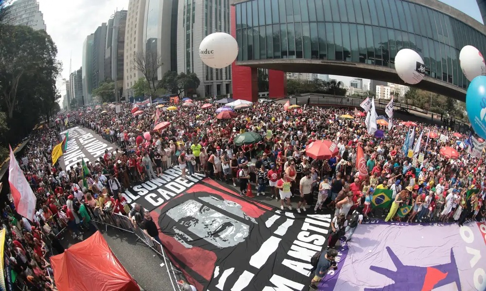 USP: Ato na Paulista teve 42 mil pessoas e Copacabana recebeu 41 mil pessoas
