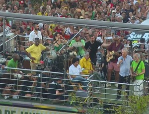 Showmiício com Chico, Gil, Caetano reúne 48 mil em Copacabana