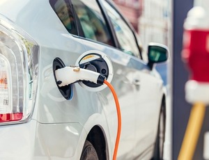 Carros elétricos usados ficam mais baratos e viram opção vantajosa para economizar
