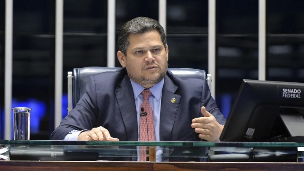 Presidente do Senado Alcolumbre detona 'politica da lacração' e mostra que política tradicional ainda tem força 