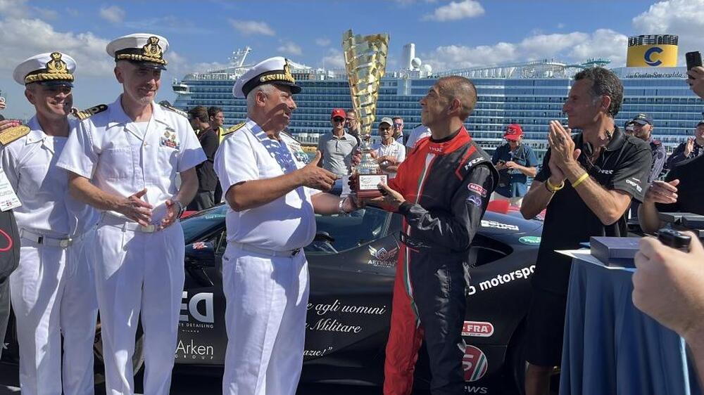 Piloto Italiano Fabio Barone faz história na Itália na Nave Trieste da Marina Militar 