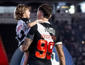 Atitude de filho de Vegetti com jogador do Flamengo choca torcedores: “Muito Vasco”