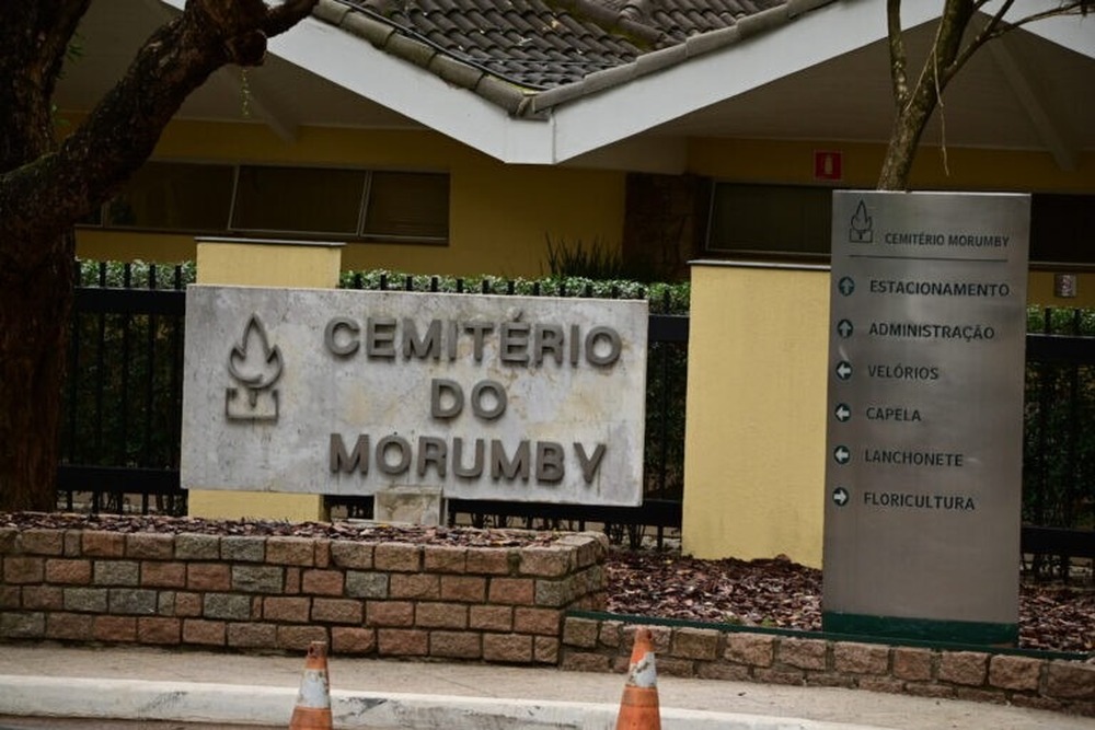 Amigos vão ao velório de Anne Marie, filha de Schynaider Moura