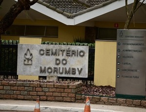 Amigos vão ao velório de Anne Marie, filha de Schynaider Moura