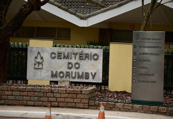 Amigos vão ao velório de Anne Marie, filha de Schynaider Moura