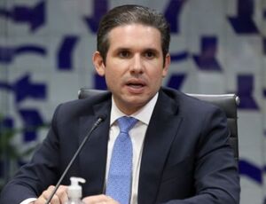 Hugo Motta Rejeita Indicação de Eduardo Bolsonaro Para Liderança da Minoria e Aumenta Pressão Por Cassação