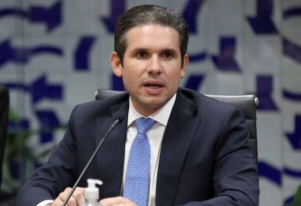 Hugo Motta Rejeita Indicação de Eduardo Bolsonaro Para Liderança da Minoria e Aumenta Pressão Por Cassação