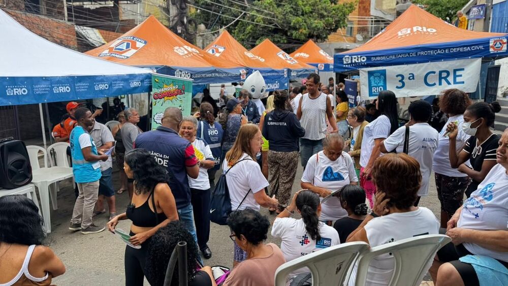 Prefeitura leva serviços de saúde, educação e conservação ao Complexo do Jacarezinho