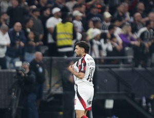 Flamengo vence o Corinthians de virada na Neo Química Arena e dispara na liderança; 4 pontos do Vice