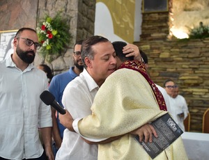 Prefeito Rodrigo Neves participa de missa em homenagem a São Miguel Arcanjo, símbolo de proteção e defesa da fé