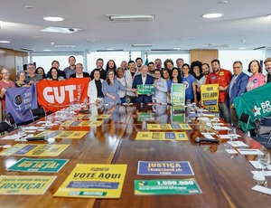 Lula recebe movimentos sociais que defendem isenção do IR para quem recebe até R$ 5 mil