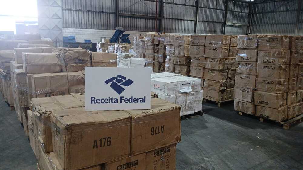 Alfândega do Porto de Itaguaí entrega quase 6 milhões de lâmpadas para Secretaria Municipal de Saúde do Rio de Janeiro