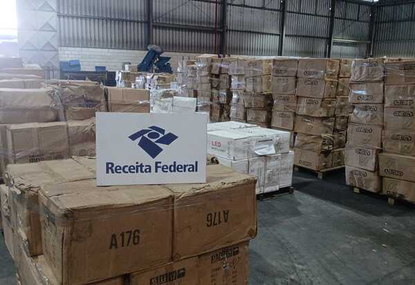 Alfândega do Porto de Itaguaí entrega quase 6 milhões de lâmpadas para Secretaria Municipal de Saúde do Rio de Janeiro