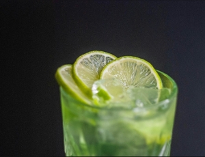 Intoxicação por metanol: entenda os riscos, sintomas e saiba o que fazer em casos de emergência