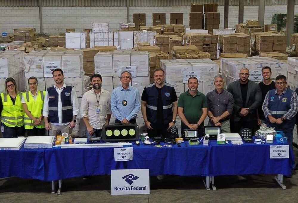 Receita Federal doa mercadorias à Prefeitura do Rio de Janeiro e apresenta instalações da Alfândega do Porto de Itaguaí