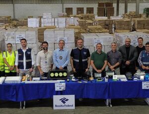 Receita Federal doa mercadorias à Prefeitura do Rio de Janeiro e apresenta instalações da Alfândega do Porto de Itaguaí