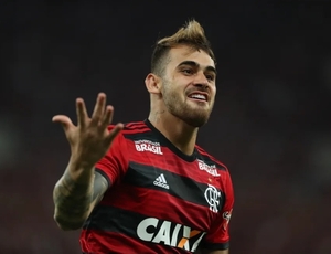 Felipe Vizeu marca primeiros gols pelo Sporting Cristal e alcança feito expressivo