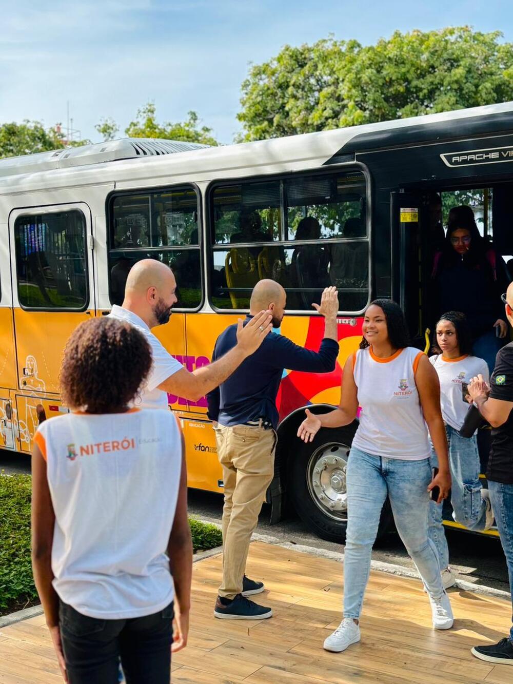 Alunos da rede municipal vivem dia de imersão no mundo da aviação com o projeto Pega a Visão  