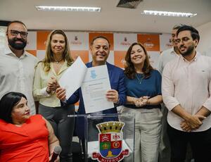 Prefeito Rodrigo Neves sanciona lei que cria programa para beneficiar pessoas com Transtorno do Espectro Autista (TEA)