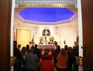 Cristo Redentor é iluminado de vermelho em homenagem ao Dia do Ministério Público do Estado do Rio de Janeiro