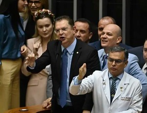 Deputados da oposição confirmam que Tarcísio articulou pela derrubada da MP do IOF