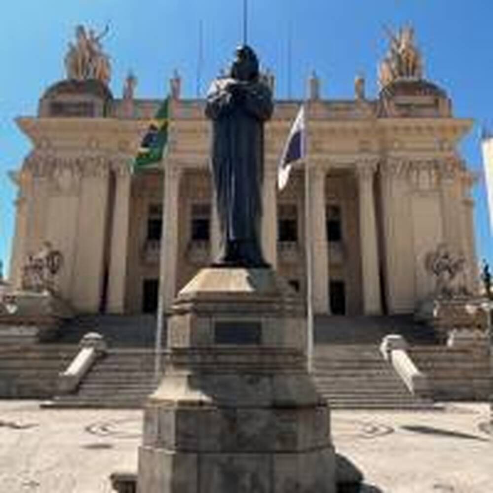  Alerj avança com PEC que pode elevar salários de deputados estaduais