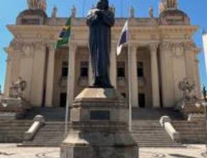  Alerj avança com PEC que pode elevar salários de deputados estaduais