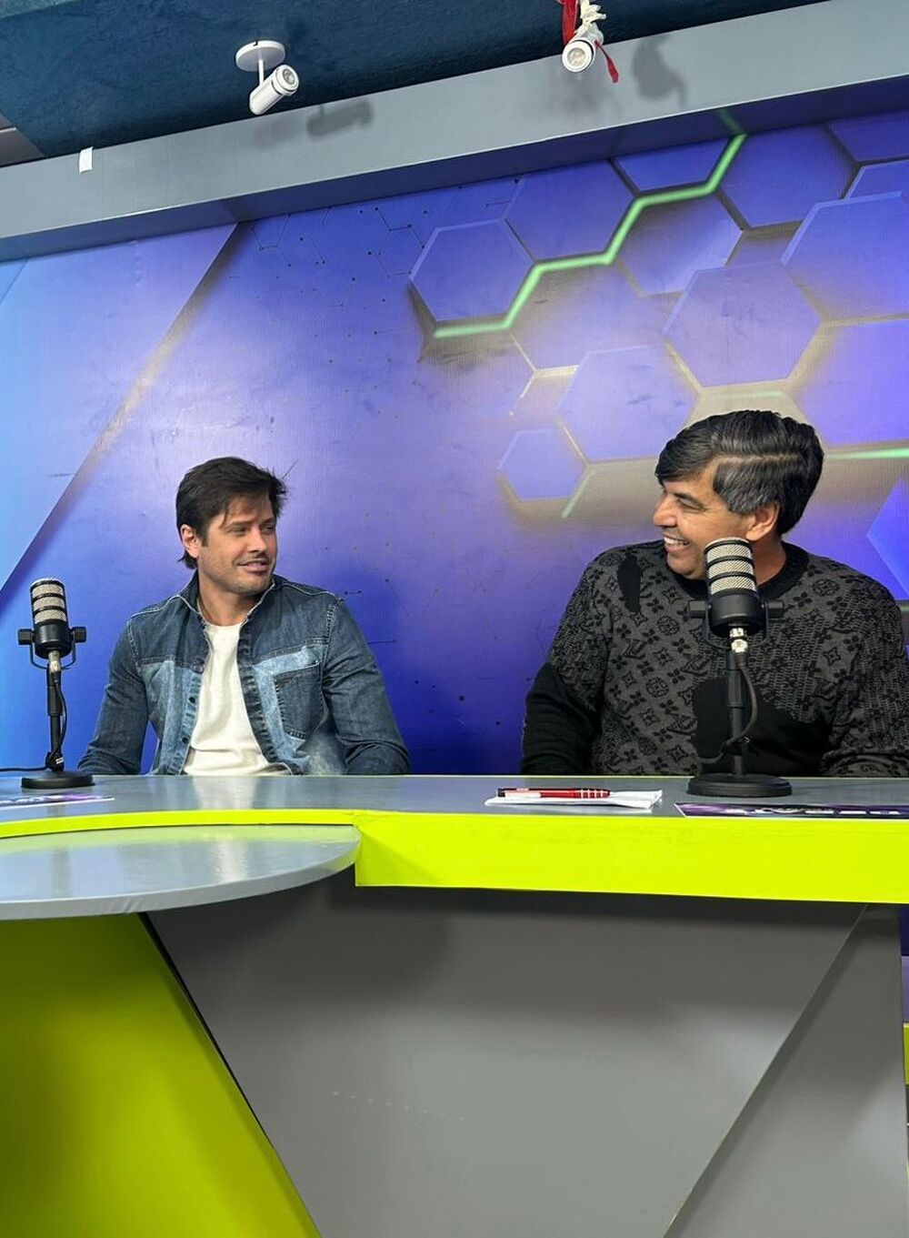 Edilson Silva comemora sucesso do “Debate Pronto” na BandSports, que já ultrapassa meio milhão de telespectadores