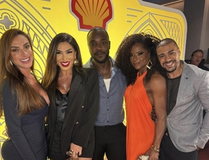 Andrea de Andrade brilha na estreia VIP de 'Mudança de Hábito' ao lado de Xuxa Meneghel, Miguel Falabella, Nicole Bahls e Adriana Bombom