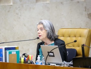 Ministra Cármen Lúcia destaca papel feminino na educação e homenageia professoras e professores 