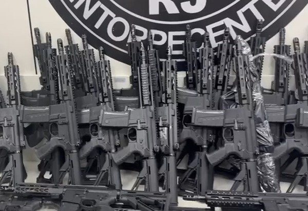Grupo criminoso que fabricava 3,5 mil fuzis por ano para facções no Rio é alvo da PF e do MPF