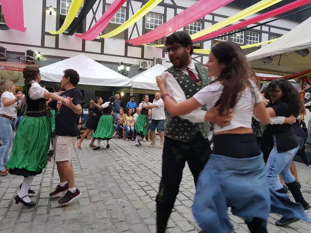 Outubro no Barra World: mês do chopp e das bruxas com entrada liberada