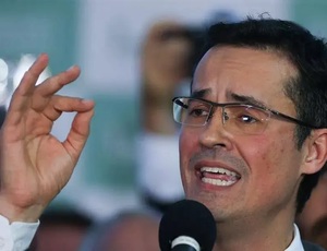 Trump reacende possibilidade de revelar irregularidades da Lava Jato e atuação de Dallagnol