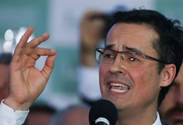 Trump reacende possibilidade de revelar irregularidades da Lava Jato e atuação de Dallagnol