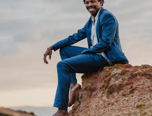 Projeto “Passos da Zona Oeste” promove aulão com o mestre Mayombe Masai na quadra histórica da Mocidade