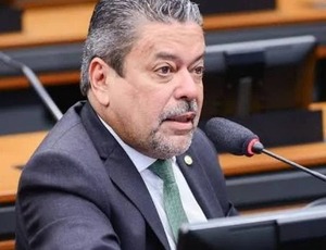 Senado homenageia médicos pelo compromisso com a vida