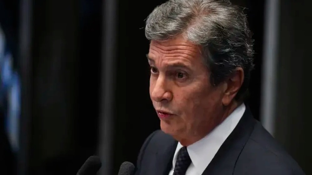 Moraes pede que defesa de Collor explique desligamento de tornozeleira