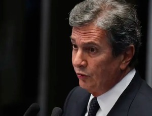 Moraes pede que defesa de Collor explique desligamento de tornozeleira