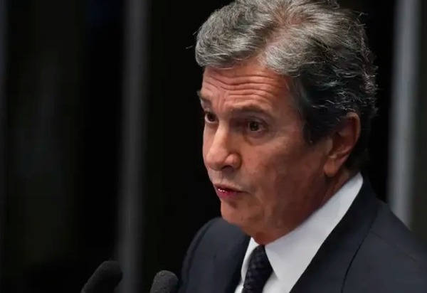 Moraes pede que defesa de Collor explique desligamento de tornozeleira