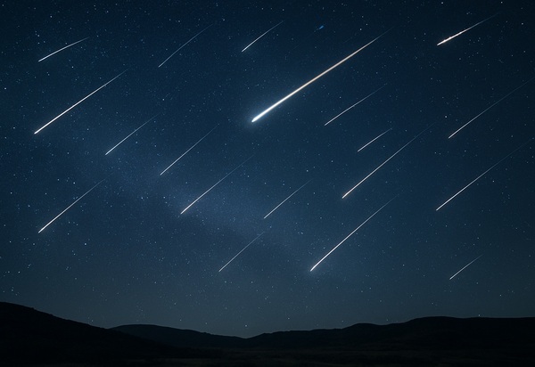 Fenômeno raro vai iluminar o céu: explosão de meteoros será visível em todo o país!