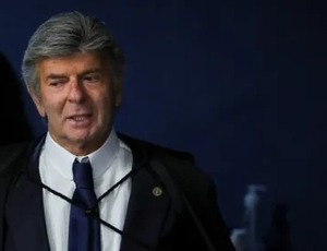 Fux pede para fazer revisão em voto de julgamento que condenou Bolsonaro