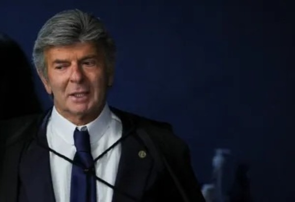 Fux pede para fazer revisão em voto de julgamento que condenou Bolsonaro